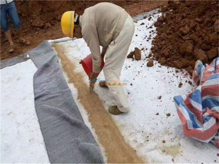 GCL鈉基膨潤土防水毯儲放與搭接處理